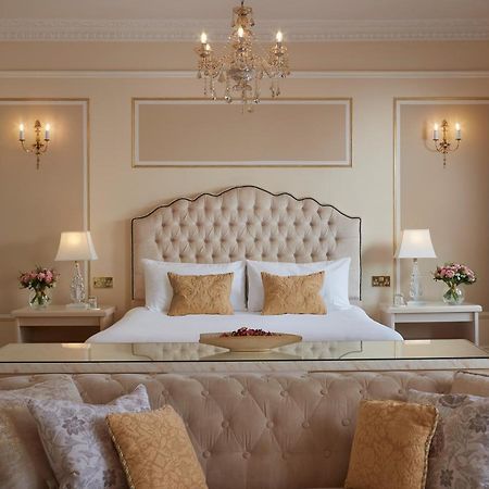 บาเดน เฮาส์ Hotel บาธ ภายนอก รูปภาพ A bedroom at the hotel