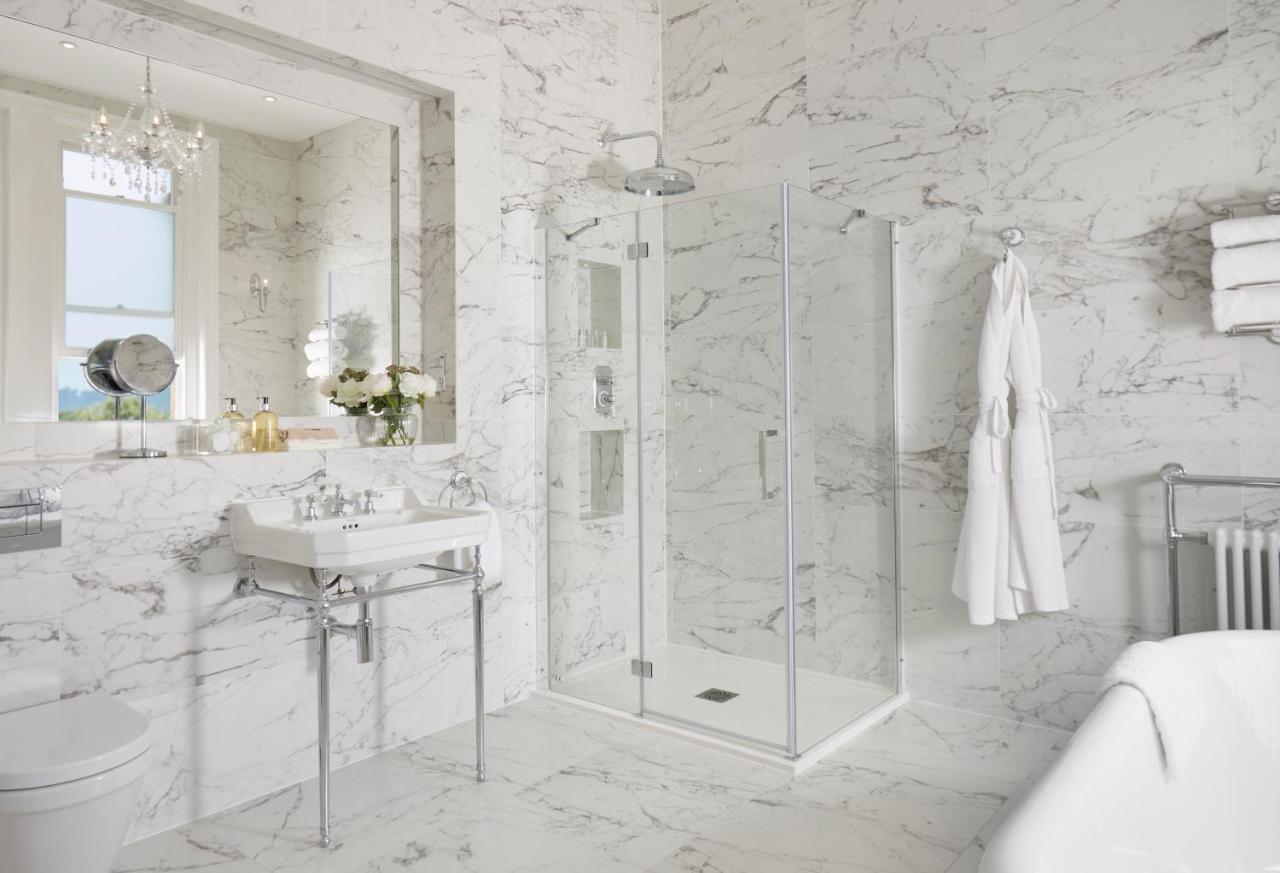 บาเดน เฮาส์ Hotel บาธ ภายนอก รูปภาพ A modern bathroom