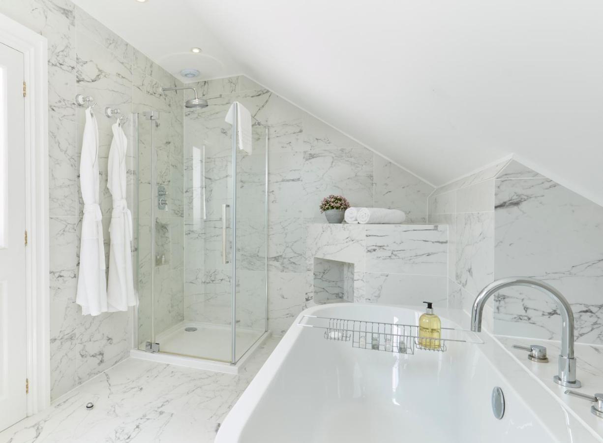 บาเดน เฮาส์ Hotel บาธ ภายนอก รูปภาพ A modern bathroom
