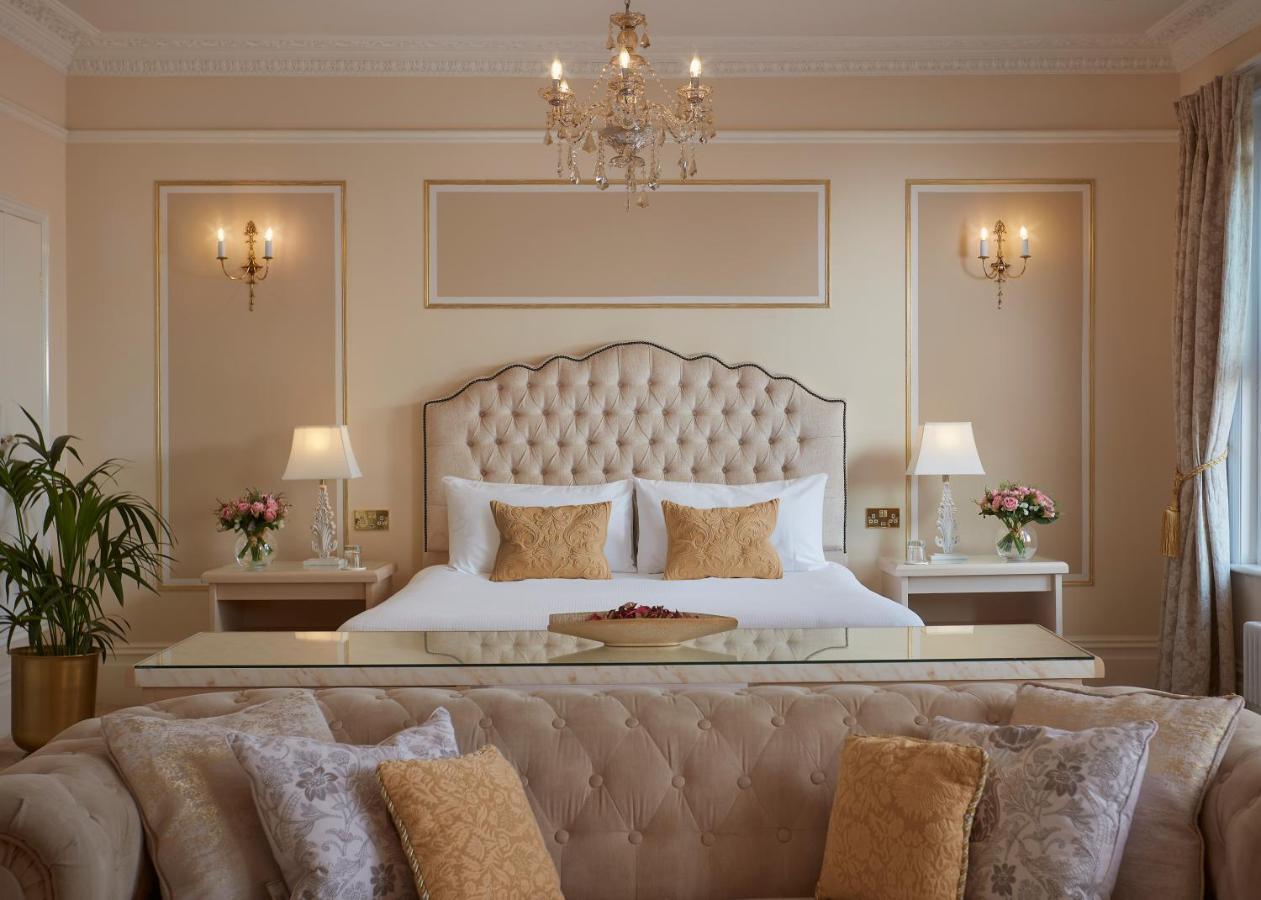 บาเดน เฮาส์ Hotel บาธ ภายนอก รูปภาพ A bedroom at the hotel