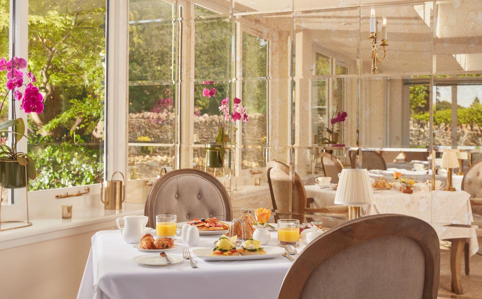 บาเดน เฮาส์ Hotel บาธ ภายนอก รูปภาพ Breakfast at the Hotel